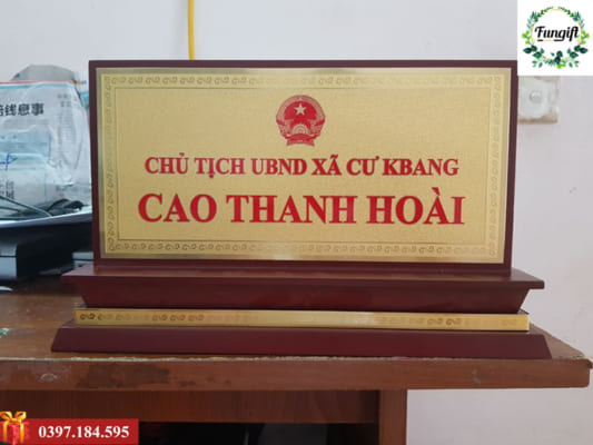 Bảng tên để bàn gỗ đồng