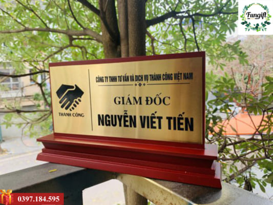 Bảng tên giám đốc công ty