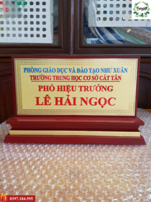 Biển chức danh cho thầy hiệu trưởng