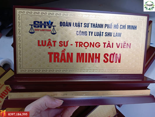 Biển chức danh dùng trong tòa án