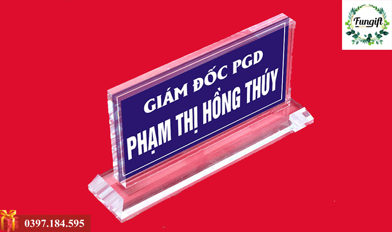 Biển chức danh Mica chữ T