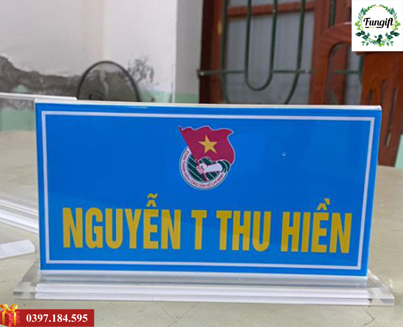 Biển chức danh Mica giá rẻ