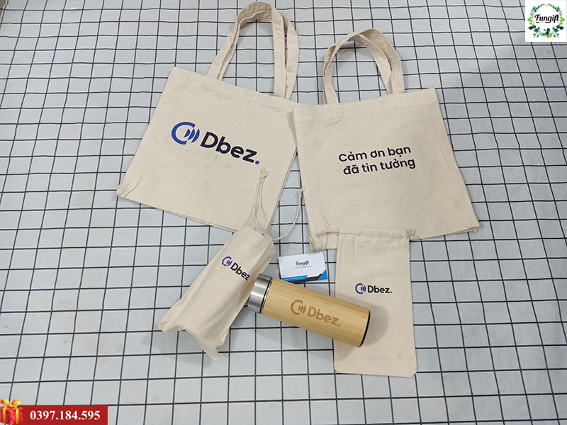 Set quà tặng 3 món in theo yêu cầu cho Dbez