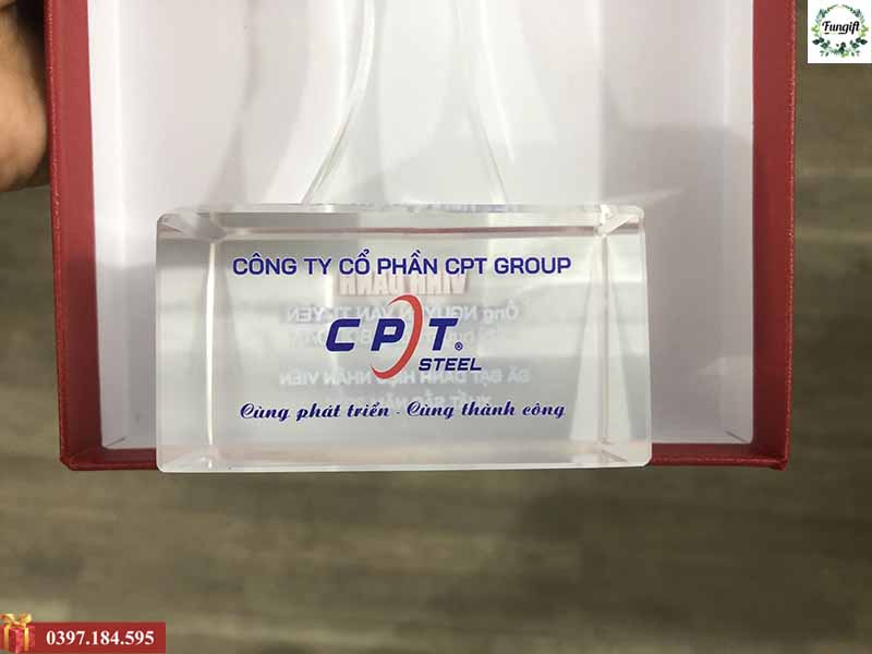 Cúp lưỡi liềm in logo theo yêu cầu