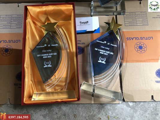 Biểu trưng pha lê gắn ngôi sao