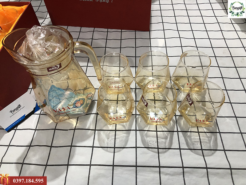 Bộ bình 6 cốc thủy tinh in logo theo yêu cầu làm quà tặng