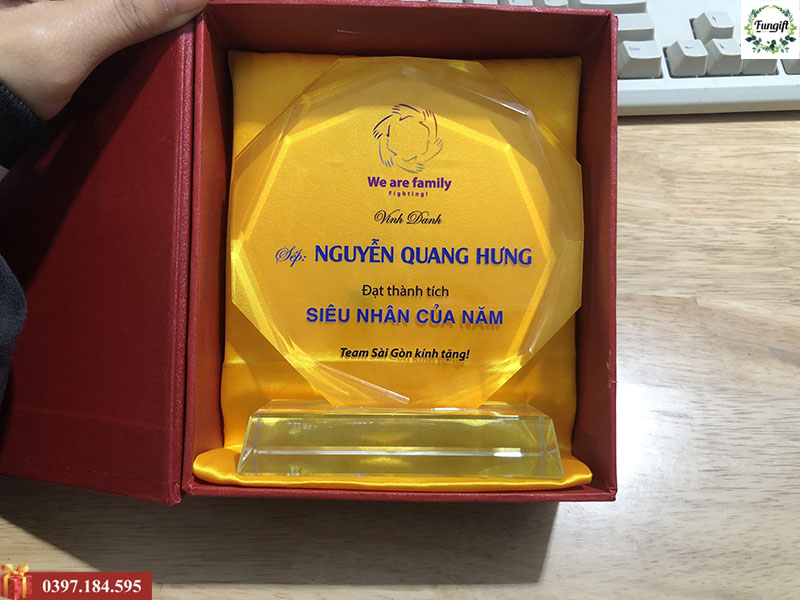Cúp pha lê giá rẻ