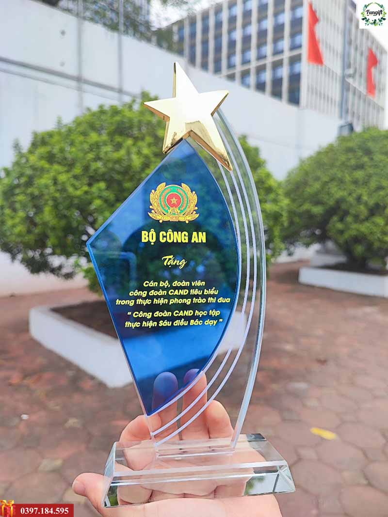 Cúp pha lê giá rẻ Hà Nội