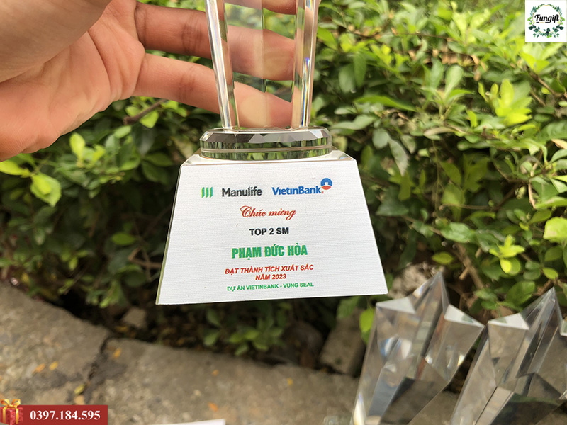 Cúp pha lê kỷ niệm