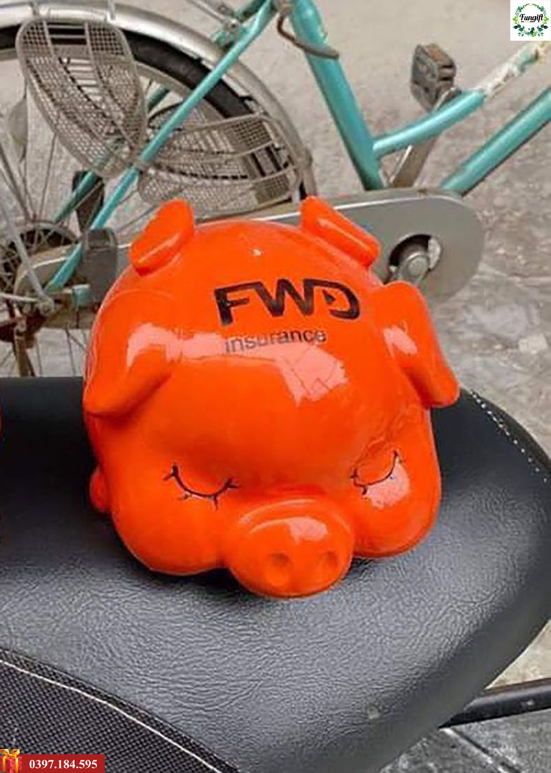 heo đất in logo bảo hiểm FWD