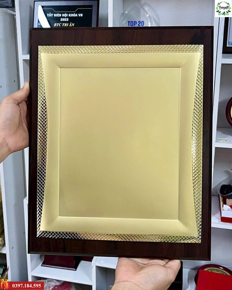 In bảng vinh danh