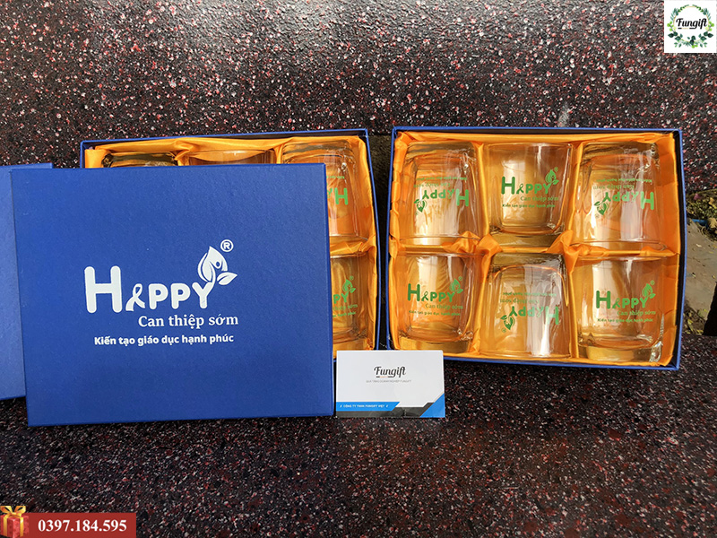In cốc thủy tinh ở Hà Nội