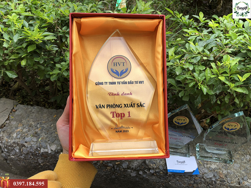 Kỷ niệm chương pha lê giá rẻ