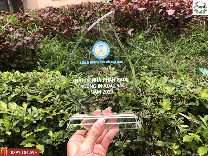 Quà tặng pha lê giá rẻ
