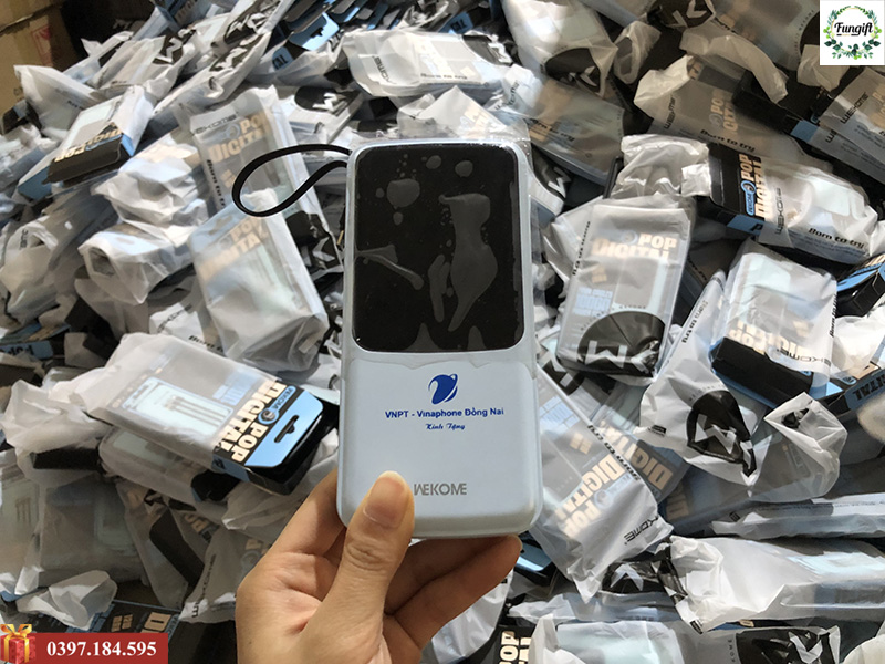 Quà tặng quảng cáo pin sạc dự phòng in logo công ty