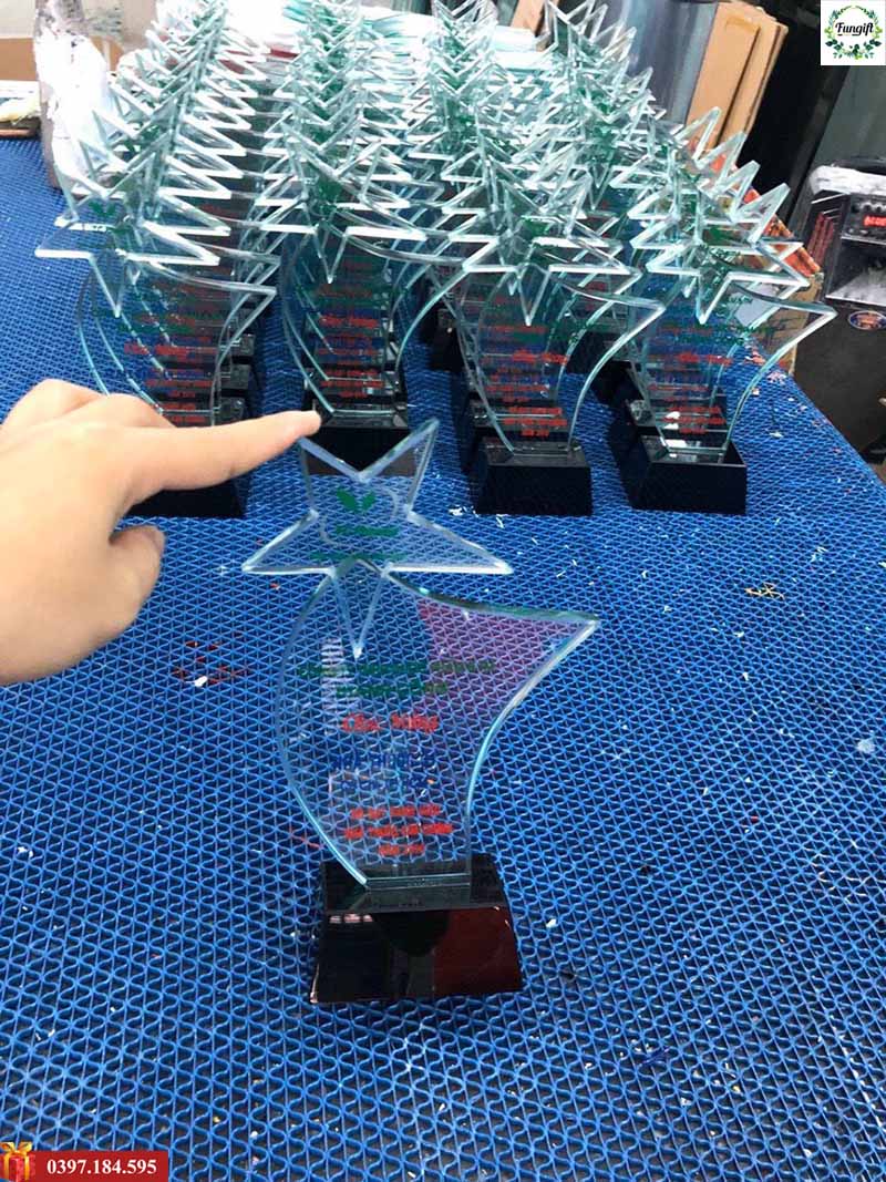 Sản xuất cúp pha lê giá tại xưởng