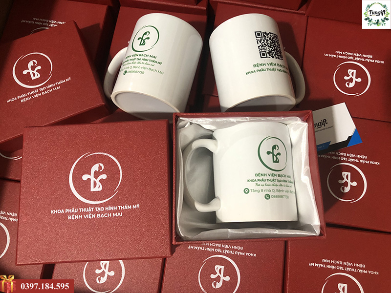 Cốc Sứ In Logo Mã QR Làm Quà Tặng Cho Bệnh Viện Bạch Mai Giá Rẻ
