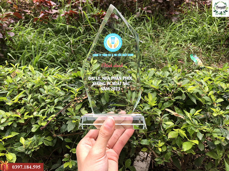 Xưởng sản xuất kỷ niệm chương