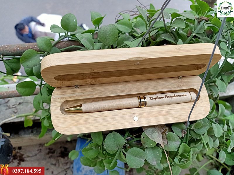 Bút gỗ khắc tên làm quà tặng