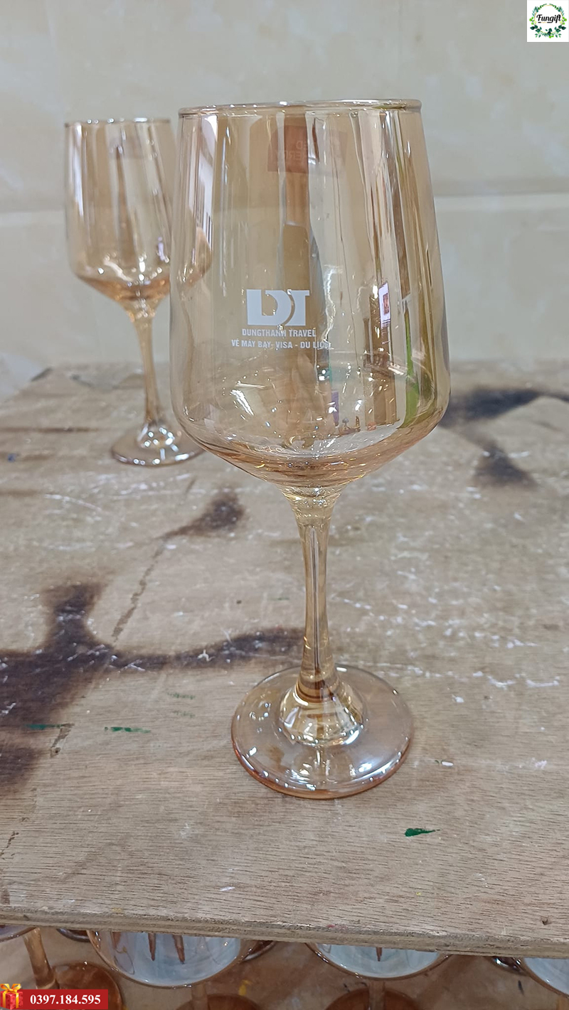 Ly thủy tinh in logo dùng uống rượu vang