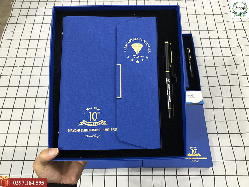 Bộ quà tăng 2 sản phẩm bút ký và sổ da