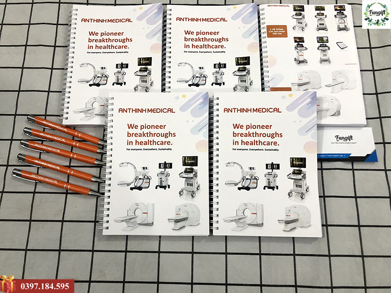 Bộ quà tặng sổ tay và bút in logo theo yêu cầu