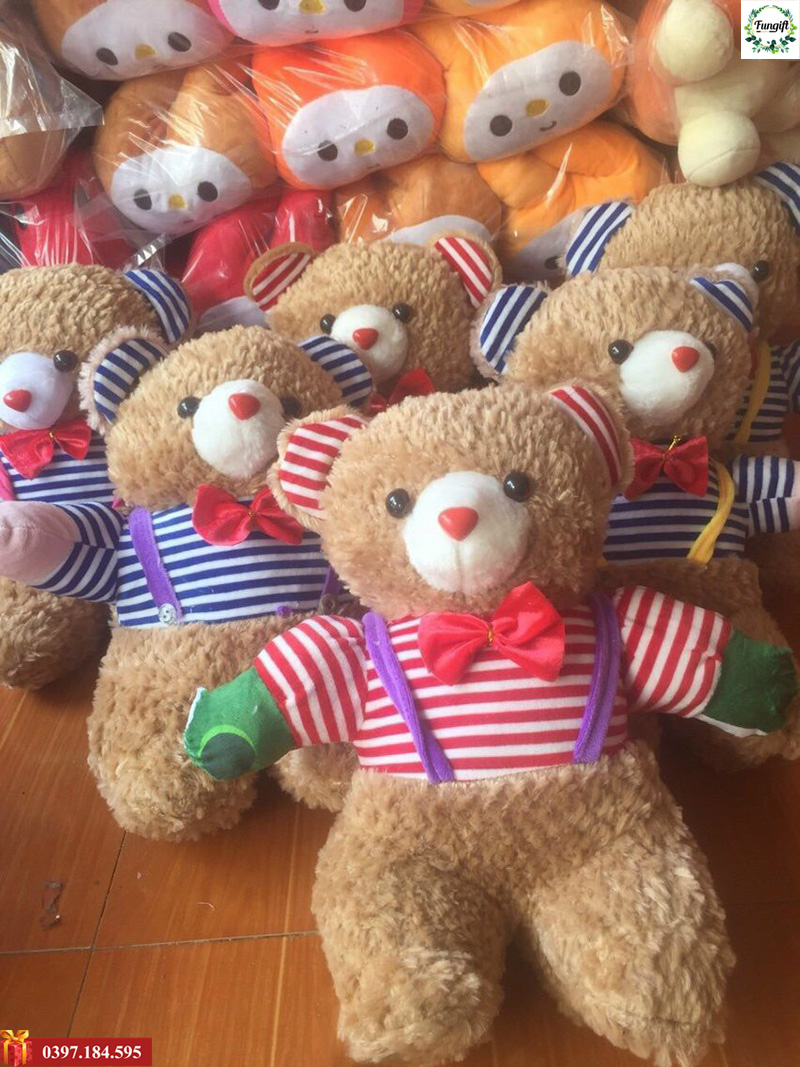 Gấu teddy đeo nơ