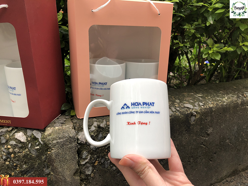 Ly sứ in logo làm quà tặng quảng cáo
