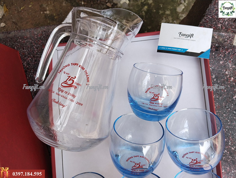 Bộ bình cốc thủy tinh cao cấp in logo giá bao nhiêu