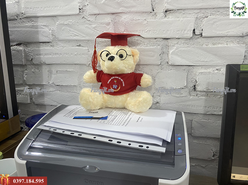 Gấu bông tốt nghiệp cử nhân in logo