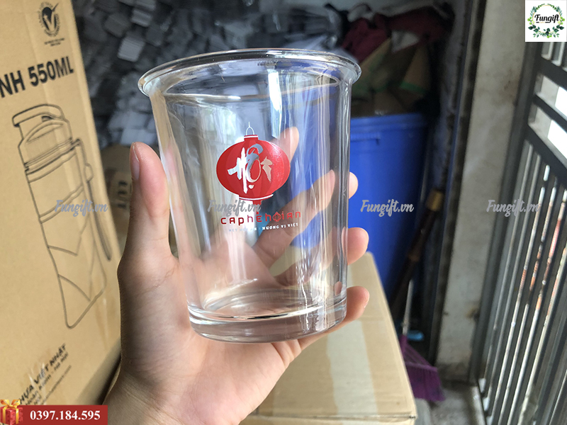 In cốc thủy tinh ở Hà Nội
