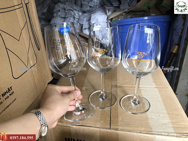 In logo lên ly thủy tinh