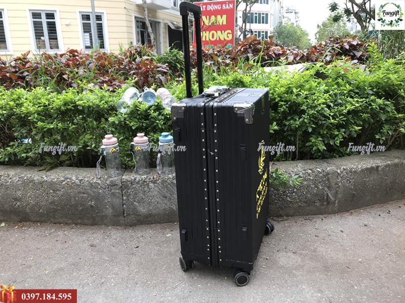 vali in logo theo yêu cầu làm quà tặng