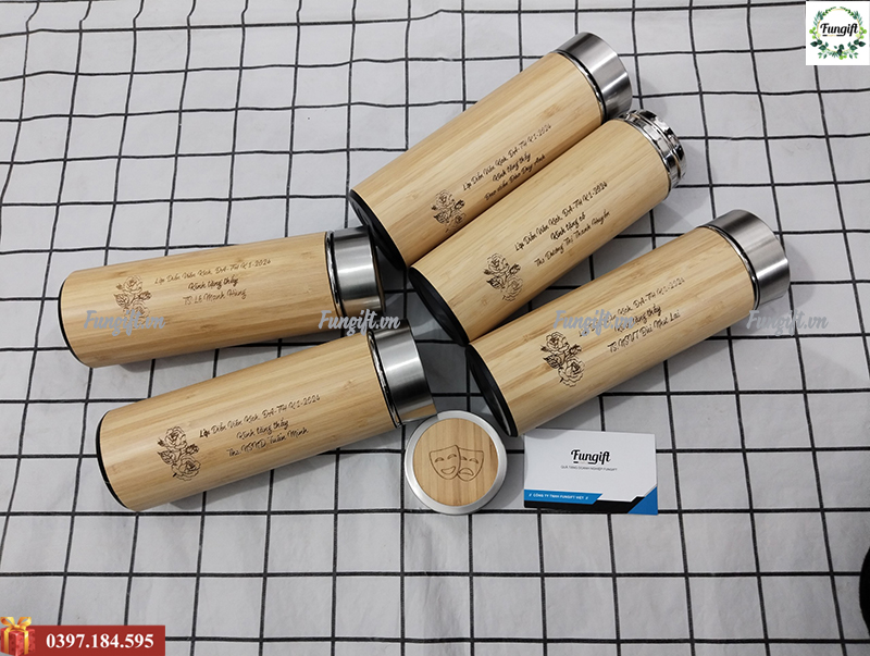 Bình tre giữ nhiệt khắc chữ tại Hà Nội