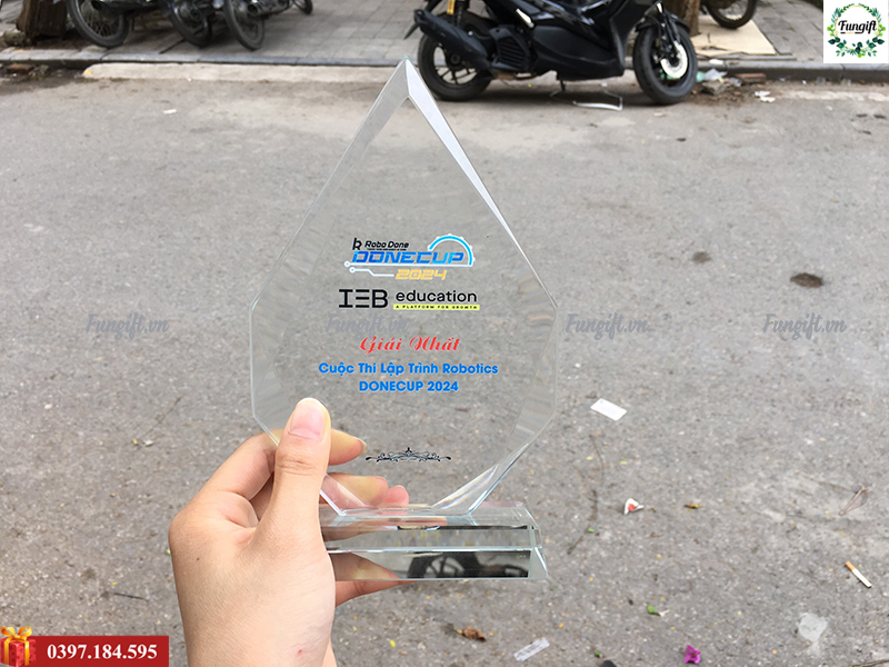 Đặt in cúp số lượng lớn