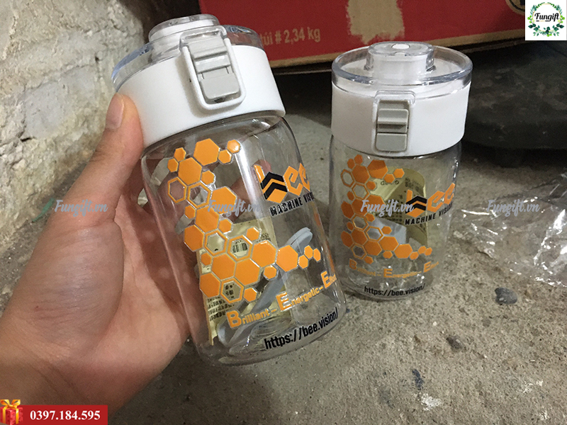 Nhận in số ượng lớn bình nhựa nắp bật