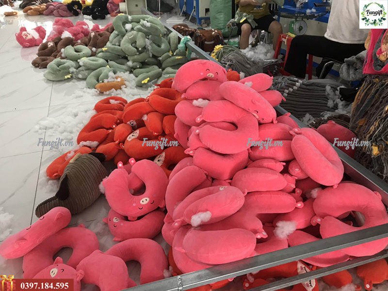 Nhận in thêu gối chữ U tại Hà Nội