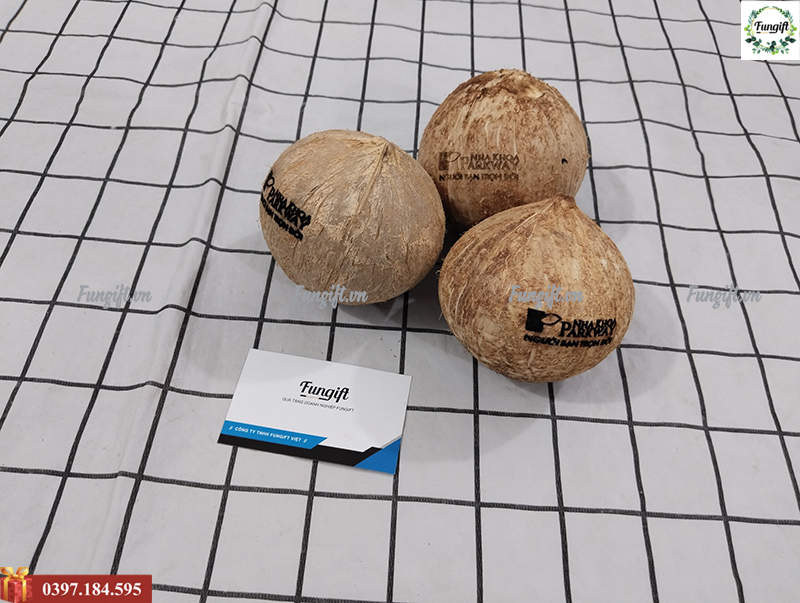 Nhận khắc chữ lên dừa số lượng lớn