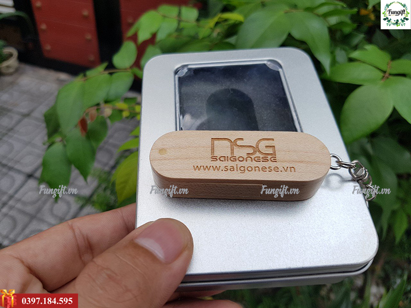 USB gỗ in logo kèm hộp