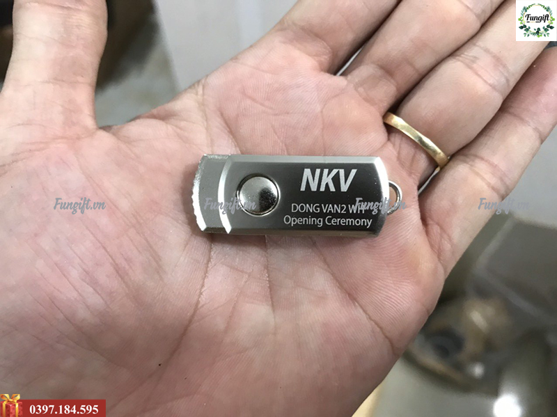 Xưởng in logo lên USB giá rẻ