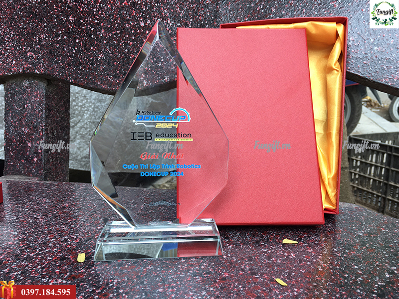 Xưởng in tên lên cúp tại Hà Nội