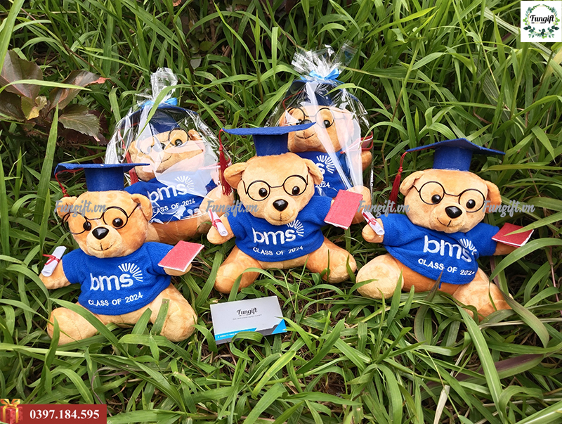 Gấu bông tốt nghiệp thêu logo