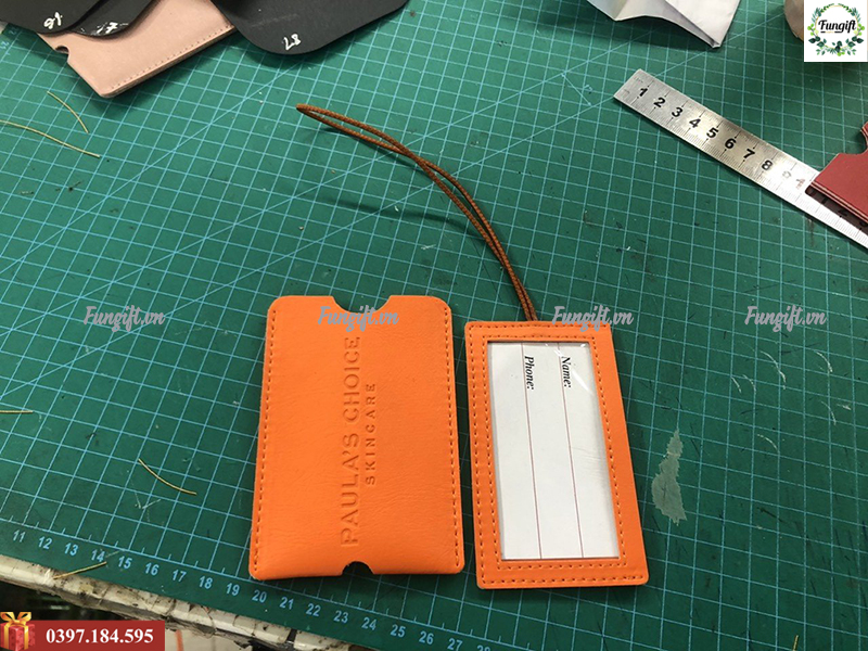 Tag da và vỏ bọc hộ chiếu in chữ tại xưởng