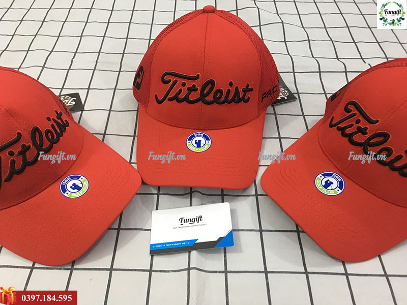 In logo lên mũ lưỡi trai