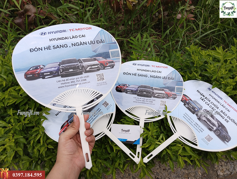 In quạt nhựa quảng cáo