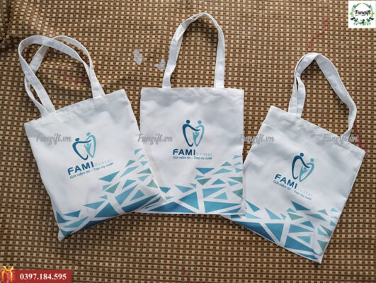 Mẫu túi vải in logo làm quà tặng