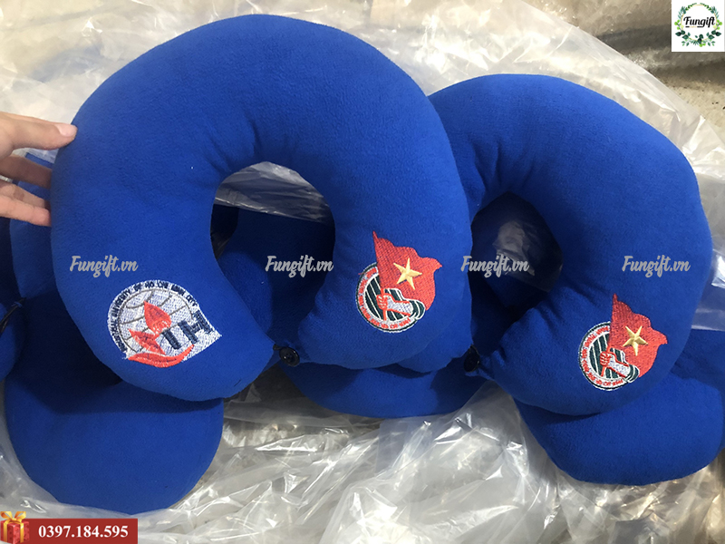 Thêu gối chữ U giá rẻ