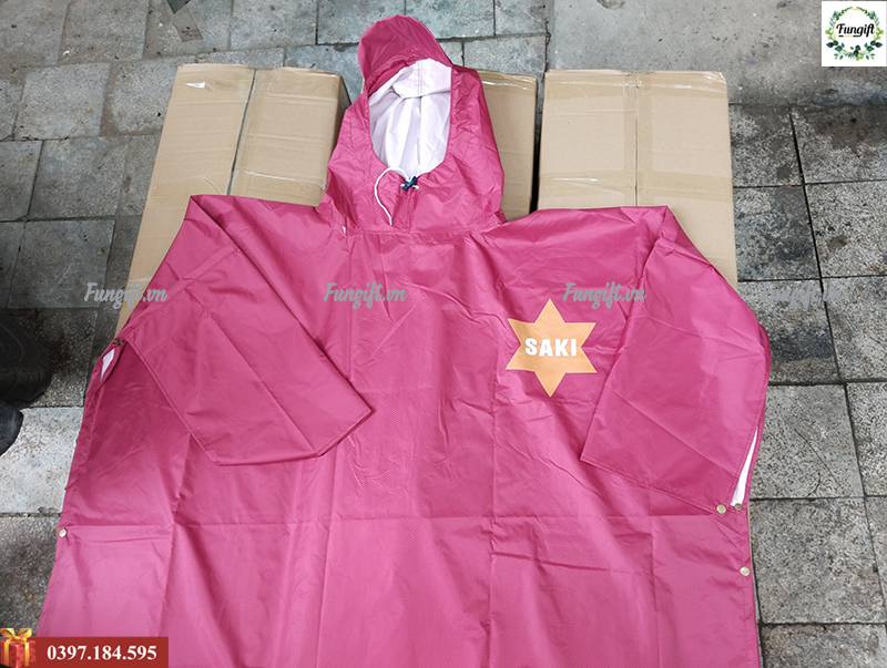 In áo mưa số lượng ít