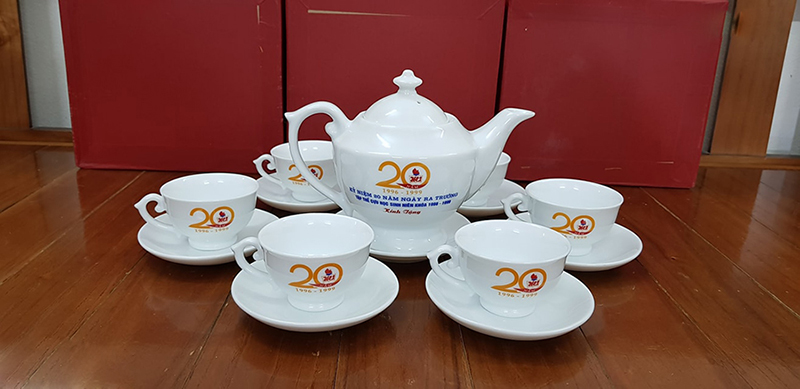 Bộ ấm chén quà tặng họp lớp