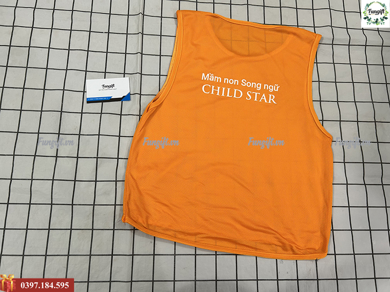 Áo lưới chơi teambuilding in tên